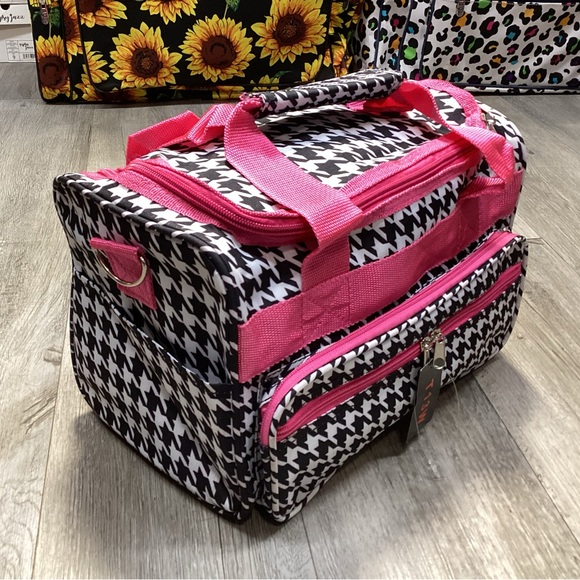 Mini Pink Dufflebag - Picture 2 of 4